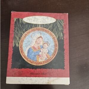 Hallmark Keepsake 3 1/2" Mary & Baby Jesus Figurine Ornament